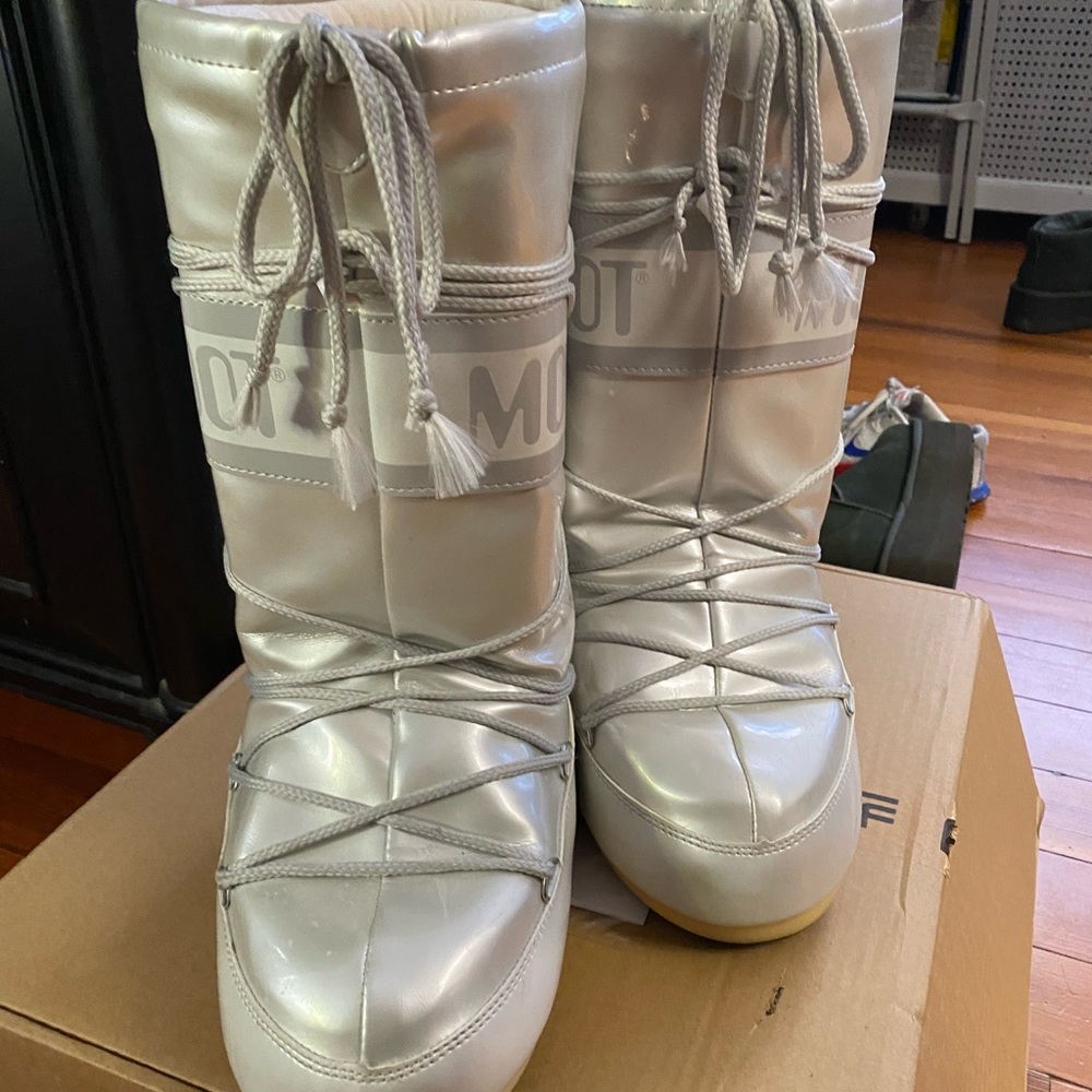 Moon boots Silver Great Condition